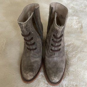 Distressed, Brown lace up ankle boot by Corral size 8